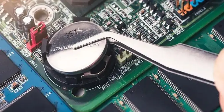 What happens when the mainboard battery runs out of power